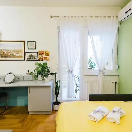 Charming And Cozy Near Center *
