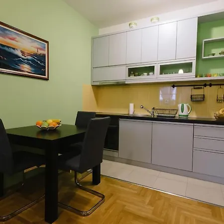 Charming And Cozy Near Center Apartment *